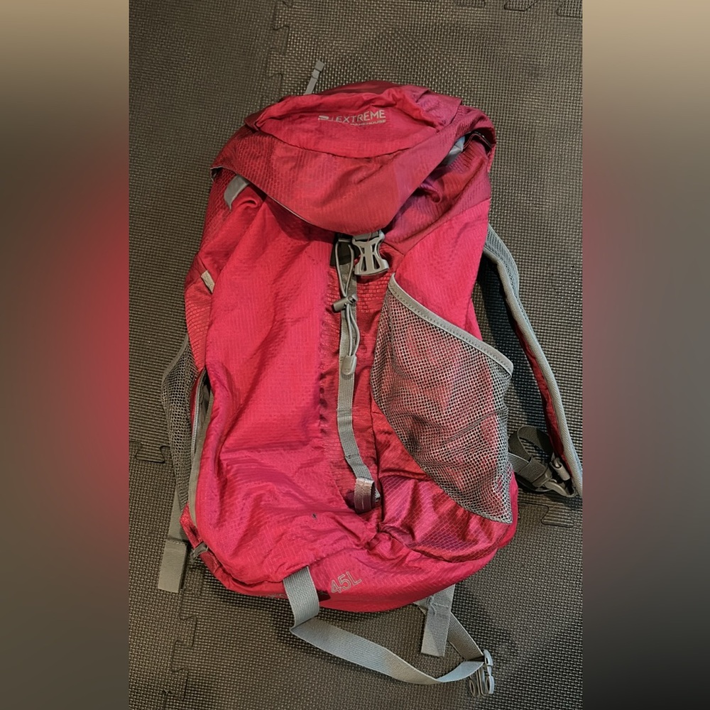 Women’s daypack/overnight hiking backpack